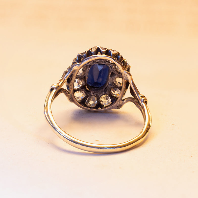 Anello antico in oro 14K con zaffiro centrale e diamanti, primi del '900