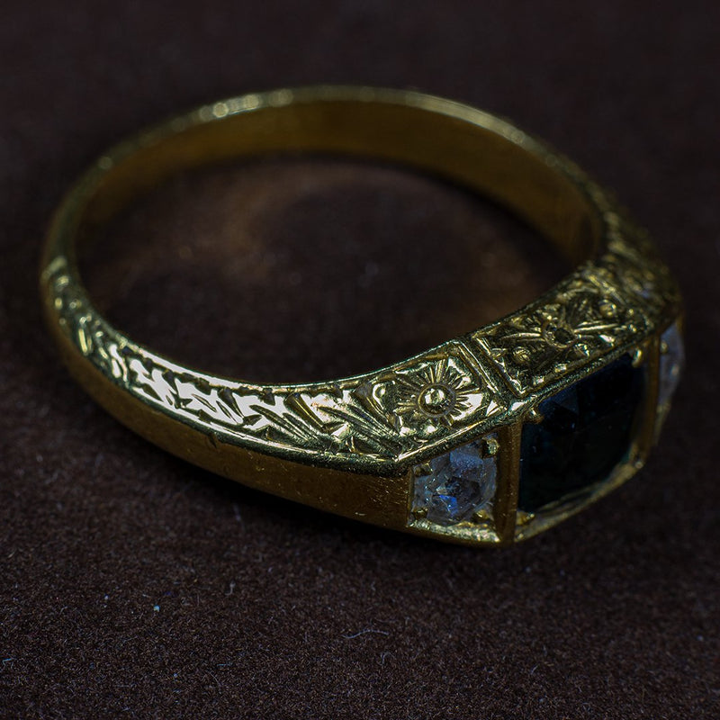 Anello antico in oro 18K con zaffiro e rosette, primi del '900 - Antichità Galliera