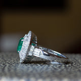 Vintage 18 Karat Weißgold Ring mit Smaragd (1.3 Karat) und Diamanten (1 Karat), 60er Jahre - Antichità Galliera