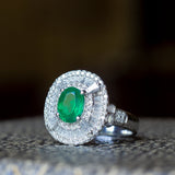 Vintage 18 Karat Weißgold Ring mit Smaragd (1.3 Karat) und Diamanten (1 Karat), 60er Jahre - Antichità Galliera