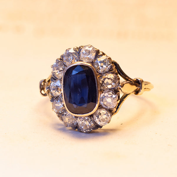 Bague ancienne en or 14 carats avec saphir central et diamants, début des années 1900