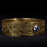 Bracciale antico inciso in oro 18K, con zaffiri e diamanti, primi anni del '900 - Antichità Galliera
