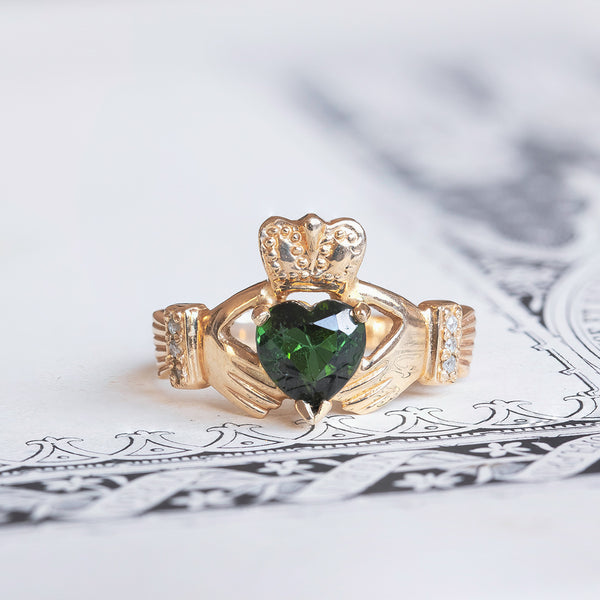 Claddagh ring vintage in oro 14K con diamanti e pietra verde, anni '60/'70