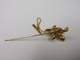 Pin in Gold und Emaille mit Brillantschliff, der eine Orchideenblume darstellt. 50er Jahre - Antichità Galliera