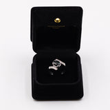 Vintage Ring aus 18 Karat Weißgold mit Saphiren (1.5 Karat) und Diamanten (0.08 Karat), 80er Jahre