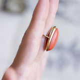Vintage 18K gold ring with cabochon cut coral, 50s