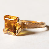 Винтажное коктейльное кольцо из 18-каратного золота с синтетическим оранжевым сапфиром (около 7 карат), 60-е гг.