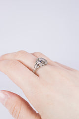Art-Deco-Ring aus 18 Karat Weißgold mit Diamanten und Saphiren
