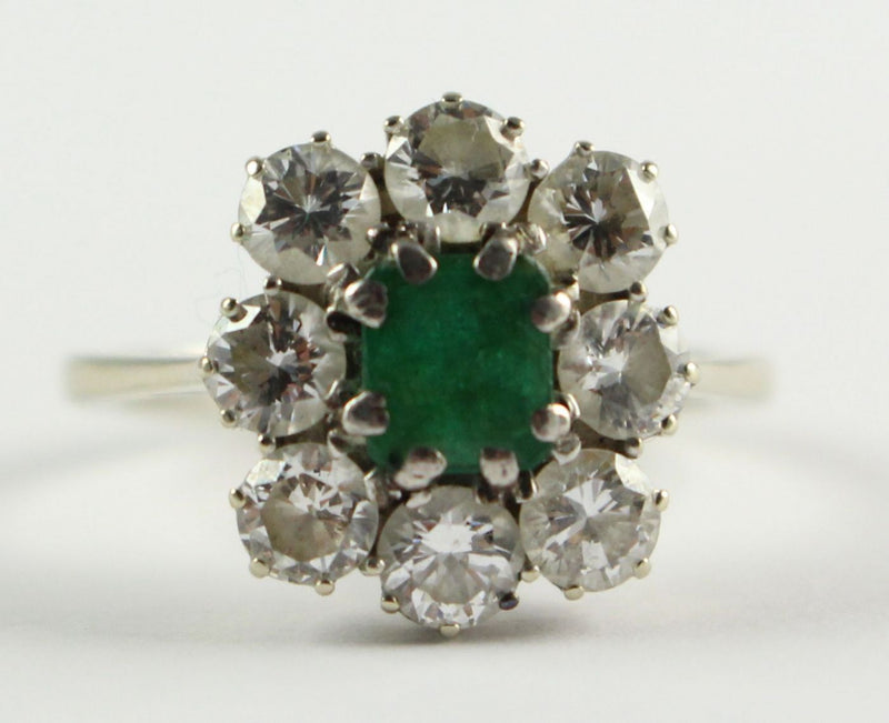 Anello in oro bianco con smeraldo centrale e diamanti taglio brillante , anni 50 - Antichità Galliera