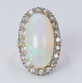 Bague vintage en or 18 carats avec opale australienne et diamants taille brillant (0.80 ct), 50s