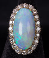 Anello vintage in oro 18k con opale australiano e diamanti taglio brillante ( 0.80 ct ) , anni 50