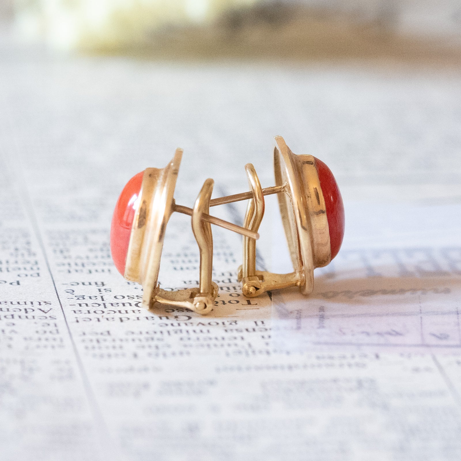 Boucles D'oreilles Pendantes Vintage Années 1950/60 - Plaqué Or Avec Corail - Très Bon état