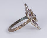 Anello vintage in oro 9k e argento con zaffiro, rubini e rosette di diamante - Antichità Galliera