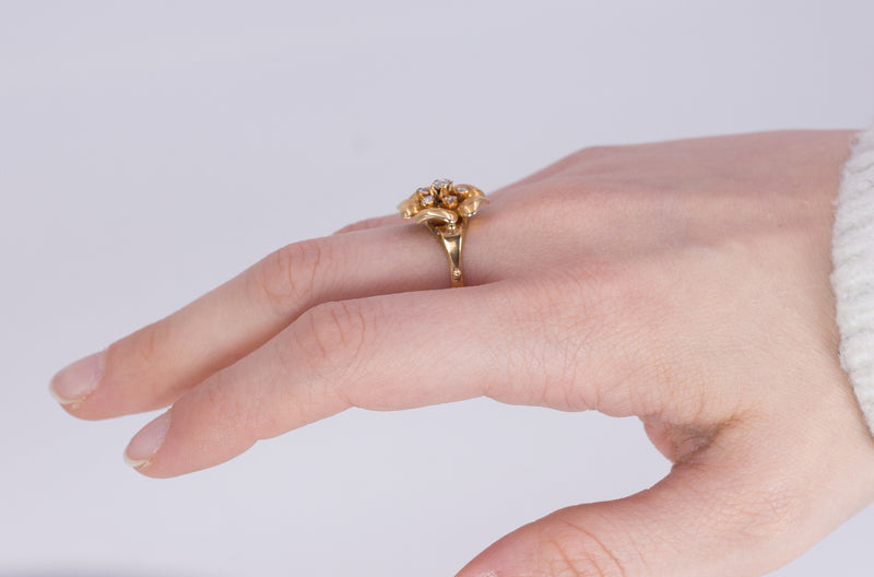 Anello vintage in oro con rosette di diamante , anni 40 - Antichità Galliera