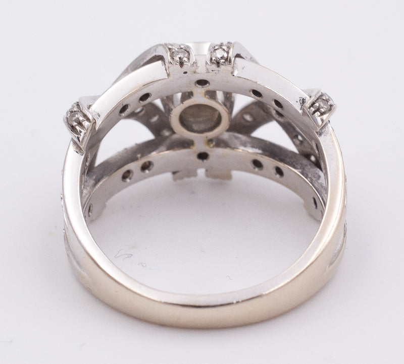 Anello in oro bianco con diamanti centrale contornato di piccoli brillanti .Anni 60 - Antichità Galliera