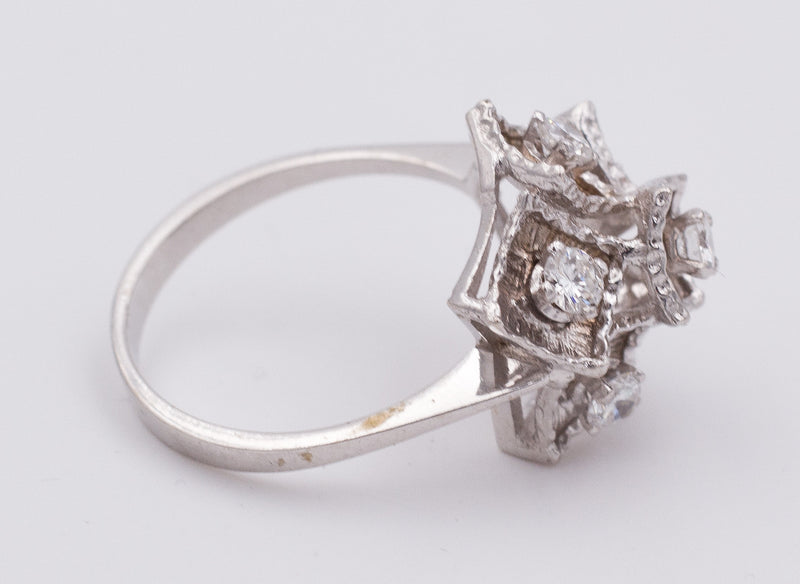 Anello in oro bianco con diamanti taglio brillante. 1950/1960 - Antichità Galliera
