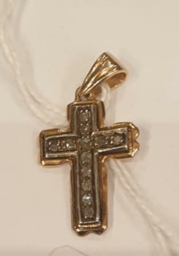 Cross pendant in gold and diamond rosettes