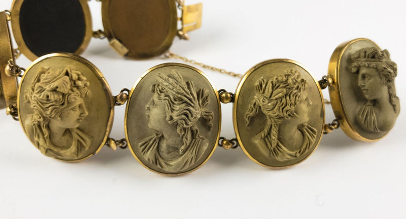 Bracciale in oro con pietre laviche, primi dell'800 - Antichità Galliera