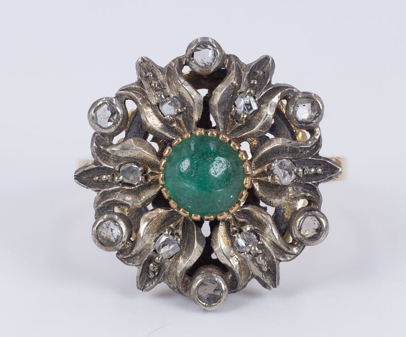 Anello vintage in oro 18k e argento con pietra verde e rosette di diamanti, anni 40 - Antichità Galliera