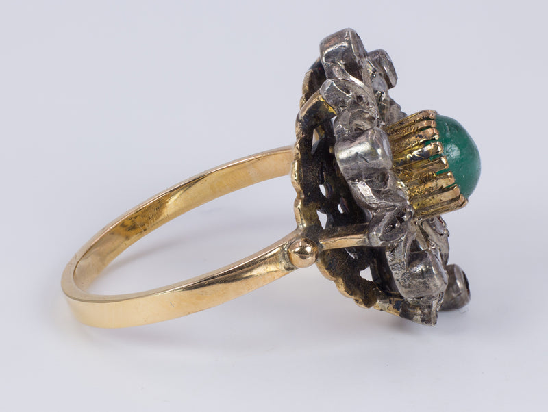 Anello vintage in oro 18k e argento con pietra verde e rosette di diamanti, anni 40 - Antichità Galliera