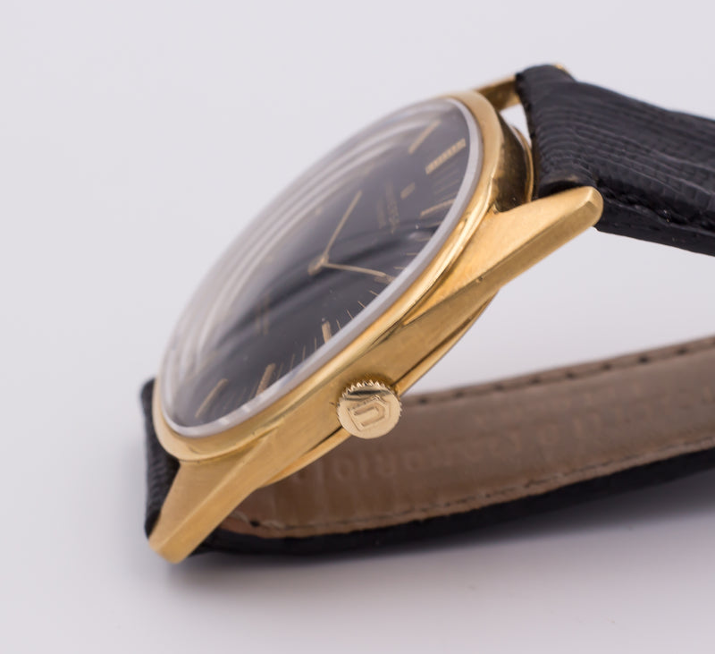 Universal Geneve "GoldenShadow" automatic vintage watch in 18k gold. 1950s