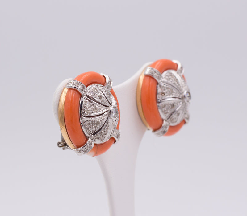Art Decò earrings in white gold with coral and brilliant cut diamonds
