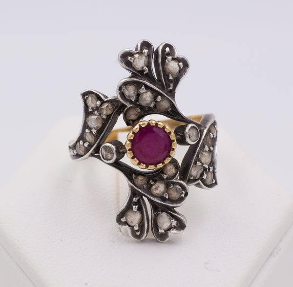 Bague vintage en or et argent avec rosaces et rubis central