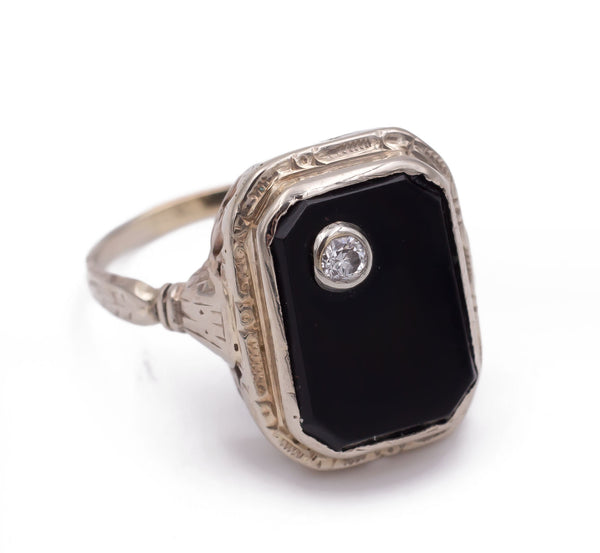 Bague vintage en or blanc avec onyx et diamant, 1940