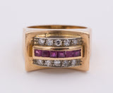 Anello vintage in oro 18K con diamanti e rubini, anni '40