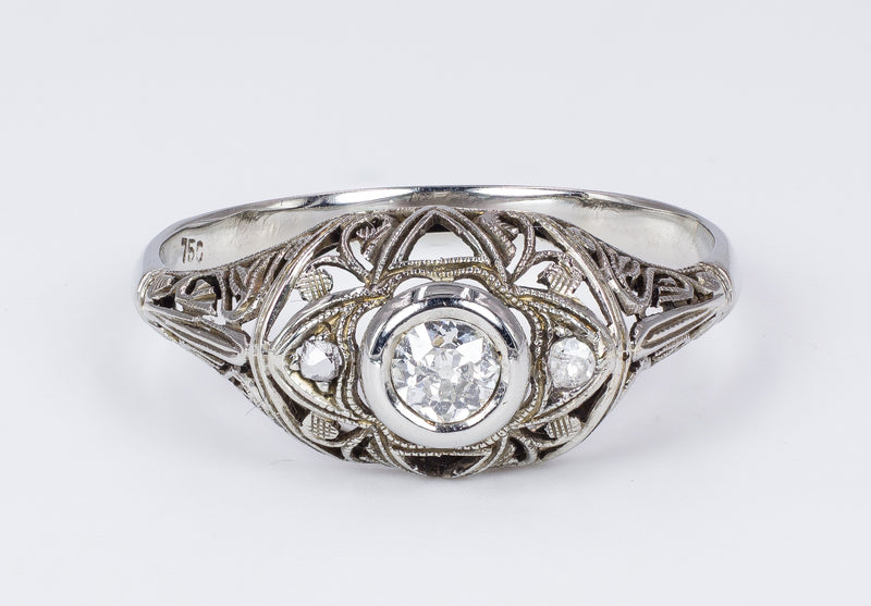 Anello antico in oro bianco 18k con diamante e rosette ,anni 20 - Antichità Galliera