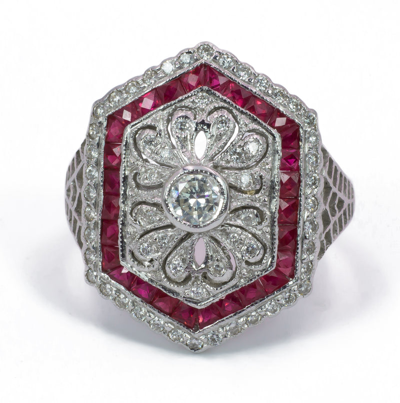 Anello vintage in oro bianco con diamanti e rubini , anni 50