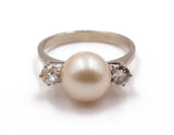 Anello vintage in oro bianco con perla e diamanti , anni 50