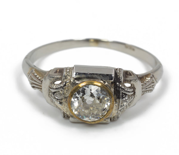 Bague solitaire en or avec diamant central, années 1930