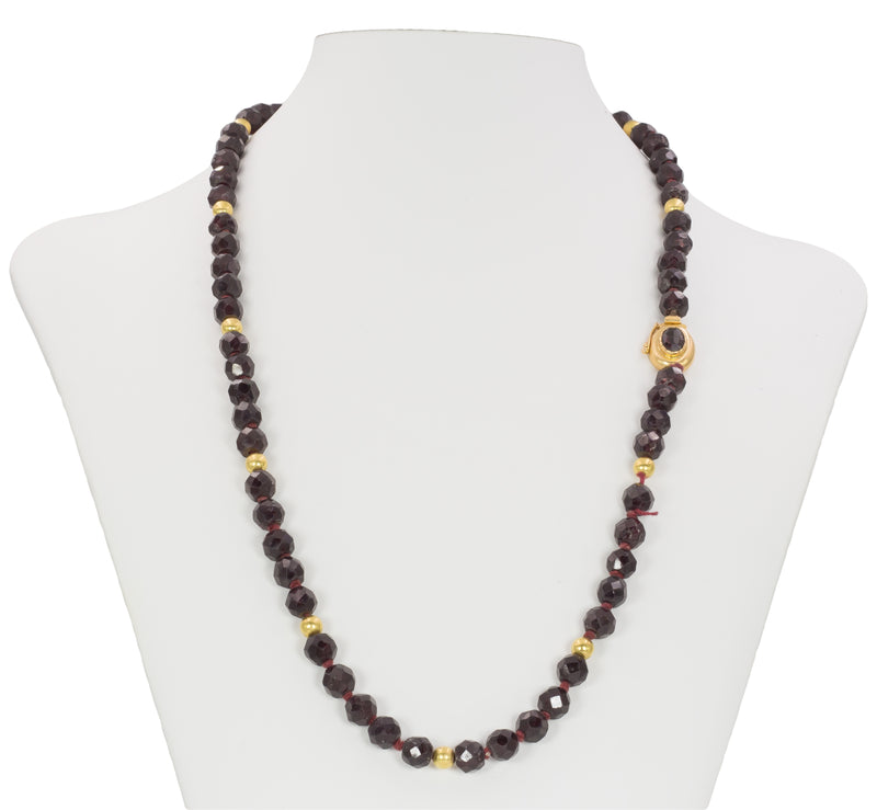 Vintage garnet necklace with gold susta and gold spheres, 1940s.