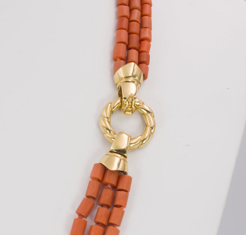Collana vintage  in corallo a barilotti con susta in oro 18k , anni 50