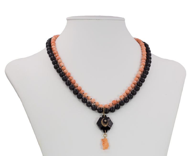 Coral and onyx necklace with gold susta