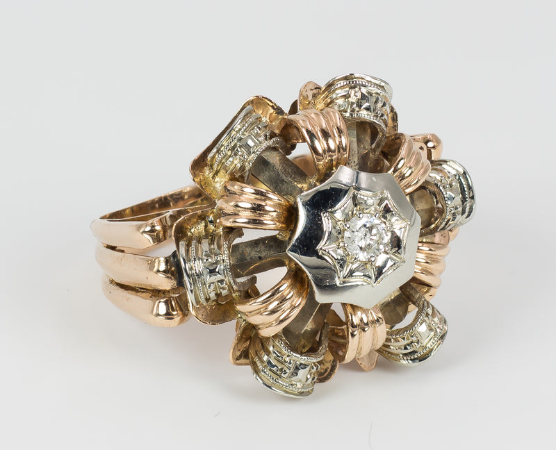 Vintage two-tone gold ring with central brilliant diamond, 1940s