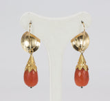 Antike Ohrringe aus Gold und Korallen, Mitte des 800. Jahrhunderts