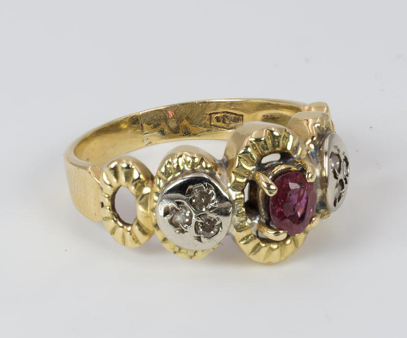 Vintage gold ring with rubies and rosettes, 1970s