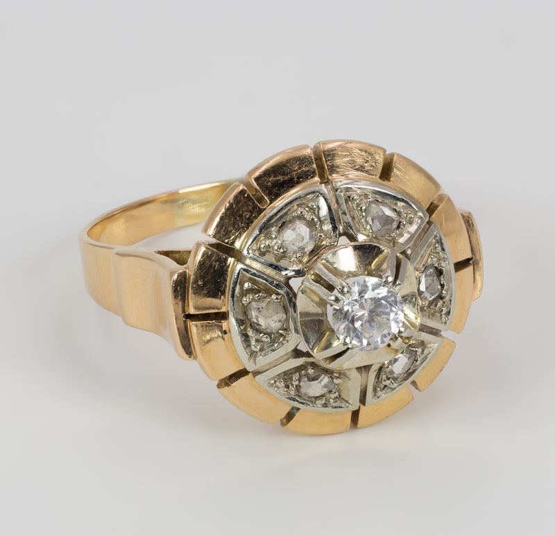 Anello vintage in oro con diamante taglio brillante e rosette, anni 40