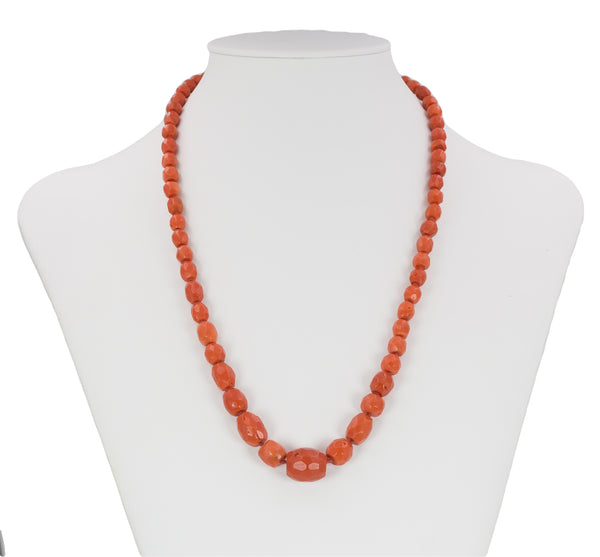 Collier de corail antique avec susta en or, début des années 1900