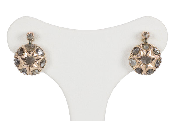 Boucles d'oreilles patch en or antique avec rosettes de diamants. Début des années 1900