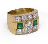 Vintage Ring aus 18 Karat Gold mit Diamanten im Brillantschliff (ca. 2 ct) und Smaragden, 60er Jahre