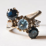 Vintage Ring aus 18 Karat Weißgold mit Aquamarin (ca. 0.50 ct), Saphiren (ca. 1 ctw) und Diamanten (ca. 0.12 ctw), 70er Jahre