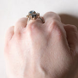 Vintage Ring aus 18 Karat Weißgold mit Aquamarin (ca. 0.50 ct), Saphiren (ca. 1 ctw) und Diamanten (ca. 0.12 ctw), 70er Jahre
