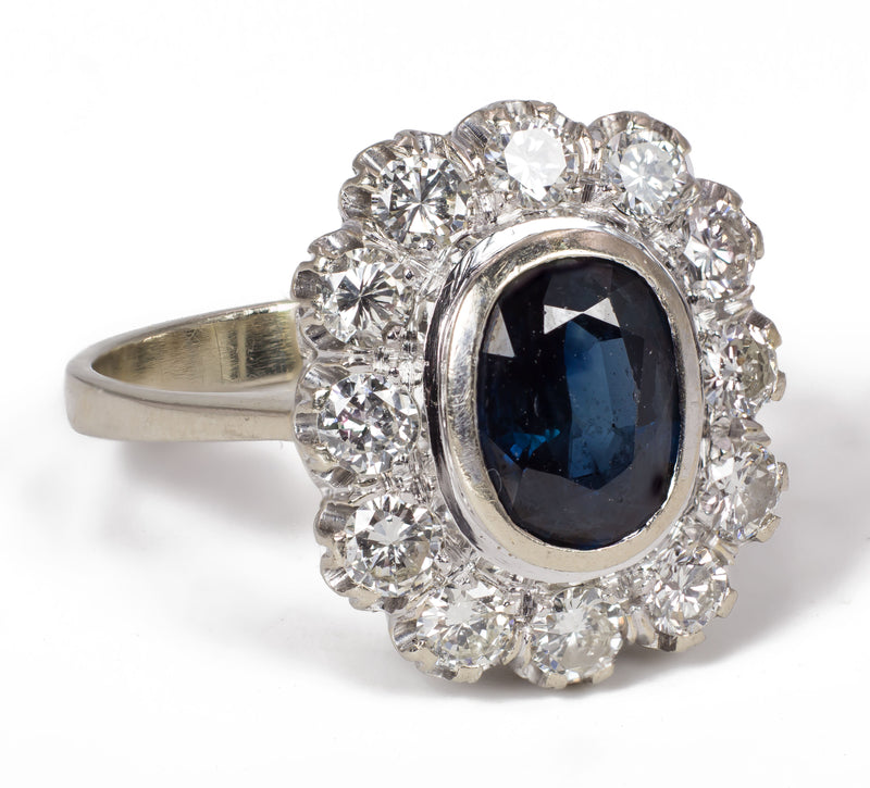 Vintage 18k white gold ring with brilliant cut diamonds (1.2 ct) and sapphire. 40s