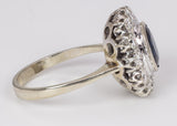 Vintage-Ring aus 18 Karat Weißgold mit Diamanten im Brillantschliff (1.2 ct) und Saphir. 40er