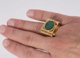 Vintage 18 Karat Gold Herrenring mit geschnitztem Smaragd, 40er Jahre