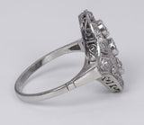 Anello Art Decò in platino con 3 diamanti taglio vecchio (0.30 ct) e rosette, anni 30