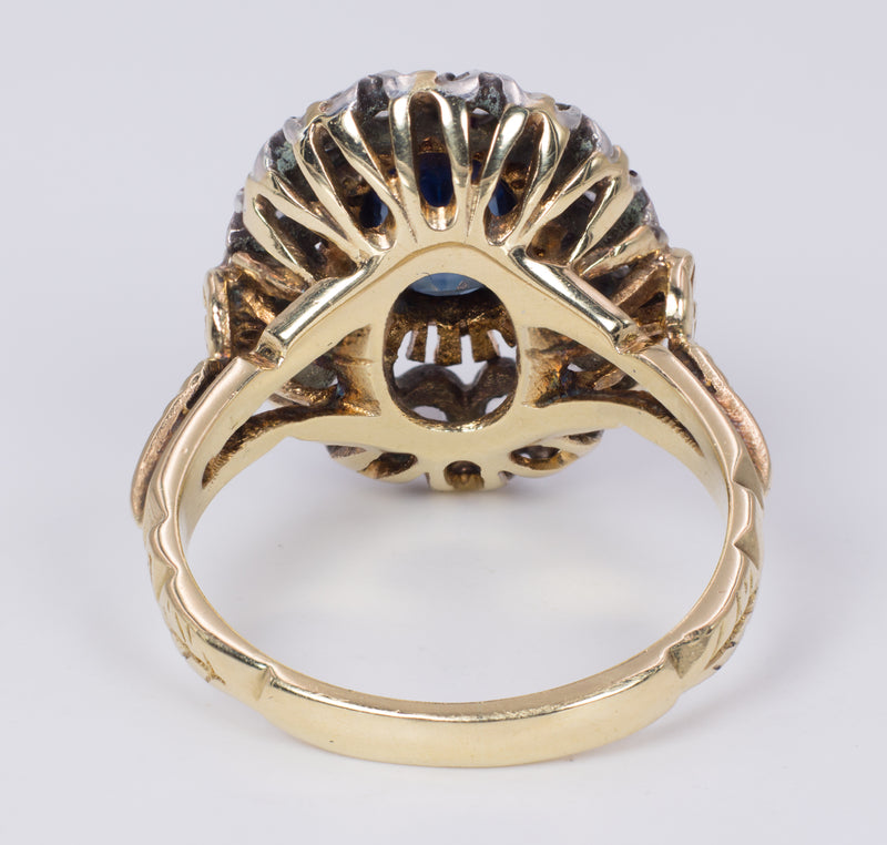 Anello vintage in oro e argento con zaffiro centrale e rosette di diamante, anni 40